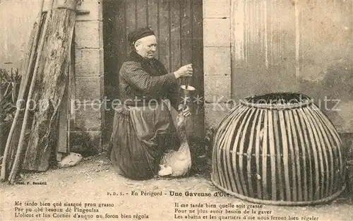 AK / Ansichtskarte Perigord Une gaveuse d oie Mastgans Perigord