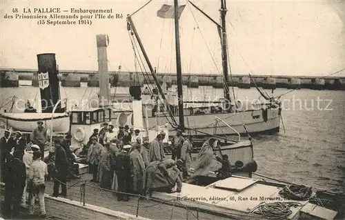 AK / Ansichtskarte La_Pallice Rochelle Embarquement des Prisonniers Allemands pour l Ile de Re Grande Guerre 1. Weltkrieg La_Pallice Rochelle