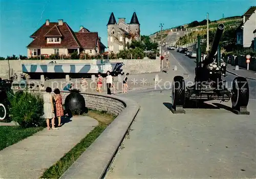 AK / Ansichtskarte Arromanches les Bains Une peniche de debarquement et un canon du 6 juin 1944 Arromanches les Bains