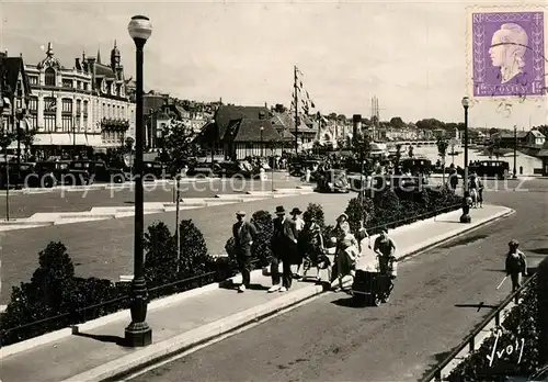 AK / Ansichtskarte Trouville Deauville Le boulevard Fernand Moureaux et la Touques vus du Casino Trouville Deauville