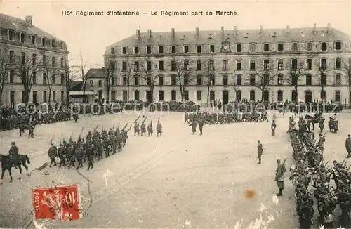 AK / Ansichtskarte Militaria_Frankreich Regiment d Infanterie Regiment part en Marche  Militaria Frankreich