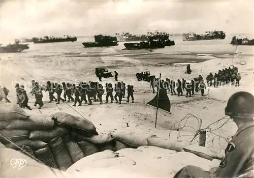 AK / Ansichtskarte Militaria_Frankreich Debarquement en Normandie Forces Navales  Militaria Frankreich