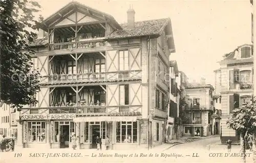 AK / Ansichtskarte Saint Jean de Luz La Maison Basque et la Rue de la Republique Saint Jean de Luz