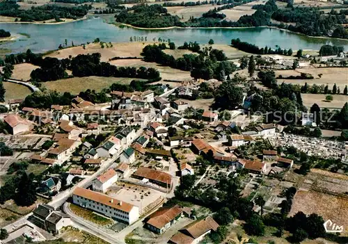 AK / Ansichtskarte Cieux Vue aerienne Le Bourg et l Etang Cieux