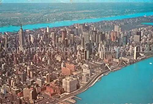 AK / Ansichtskarte New_York_City Fliegeraufnahme Midtown Manhatton New_York_City