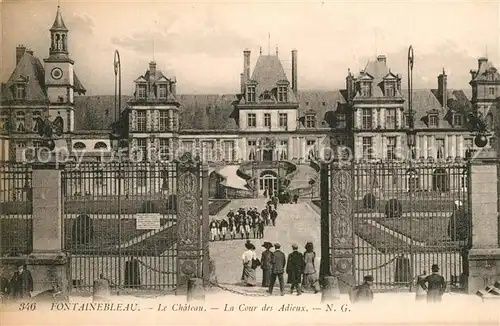 AK / Ansichtskarte Fontainebleau_Seine_et_Marne Chateau Cour des Adieux Fontainebleau_Seine