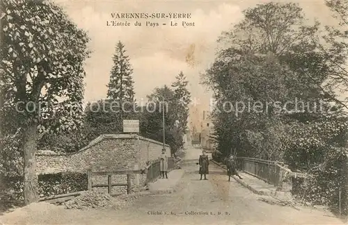 AK / Ansichtskarte Varennes sur Yerre Entree du pays le pont 