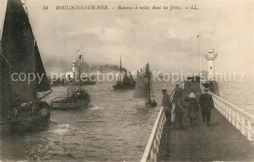 AK / Ansichtskarte Boulogne sur Mer Bateaux a voiles dans les Jetees Boulogne sur Mer