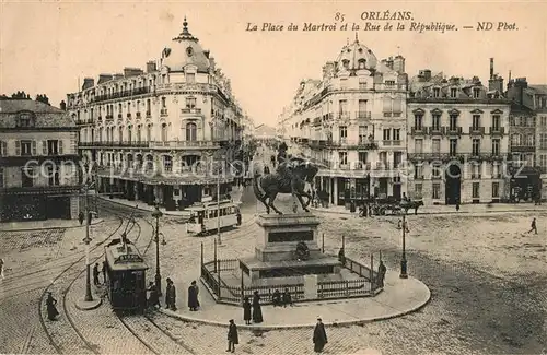 AK / Ansichtskarte Orleans_Loiret Place du Martroi et Rue de la Republique Orleans_Loiret