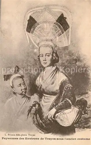 AK / Ansichtskarte Troyes_Aube Paysannes des Environs Ancien Costume  Troyes Aube