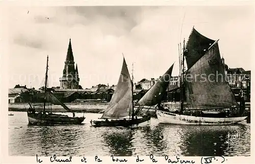 AK / Ansichtskarte La_Rochelle_Charente Maritime Chenal et Tour de la Lanterne XVe siecle Voiliers La_Rochelle