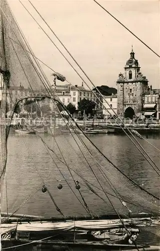 AK / Ansichtskarte La_Rochelle_Charente Maritime Le Port et la Grande Horloge Voilier La_Rochelle