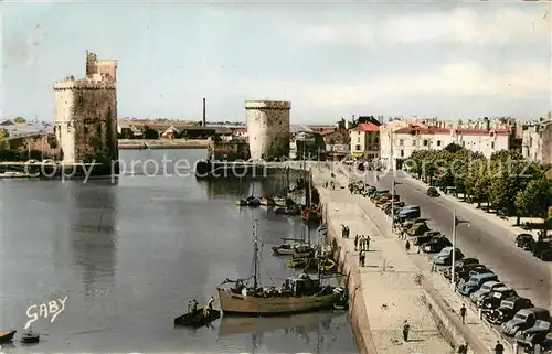 AK / Ansichtskarte La_Rochelle_Charente Maritime Le port et Quai Wilson Tour La_Rochelle