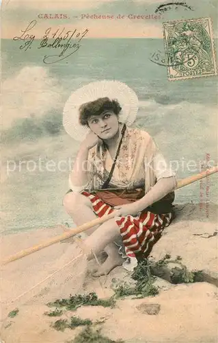 AK / Ansichtskarte Calais Pecheuse de Crevettes Calais