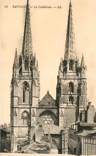 AK / Ansichtskarte Bayonne_Pyrenees_Atlantiques La Cathedrale Bayonne_Pyrenees