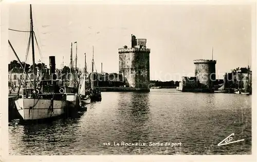 AK / Ansichtskarte La_Rochelle_Charente Maritime Sortie du port Bateaux Tours La_Rochelle