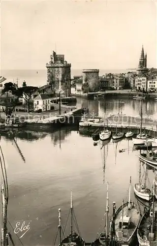 AK / Ansichtskarte La_Rochelle_Charente Maritime Vue du Bassin et les trois Tours La_Rochelle