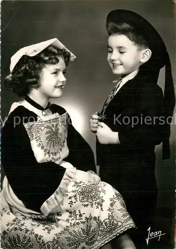 AK / Ansichtskarte Quiberon_Morbihan Costumes des regions d Auray Quiberon Morbihan