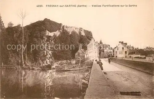 AK / Ansichtskarte Fresnay sur Sarthe Vieilles Fortifications sur la Sarthe Fresnay sur Sarthe