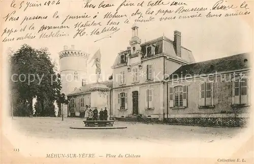 AK / Ansichtskarte Mehun sur Yevre Place du Chateau Mehun sur Yevre