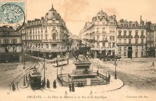 AK / Ansichtskarte Orleans_Loiret La Place du Martroi et la Rue de la Republique Orleans_Loiret