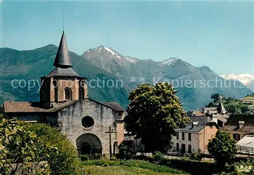 AK / Ansichtskarte Saint Savin_Hautes Pyrenees Eglise XIIe siecle la facade et la portail roman Saint Savin