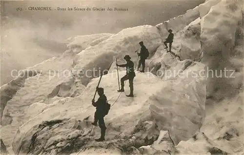 AK / Ansichtskarte Chamonix Dans les Seracs du Glacier des Bossons Chamonix