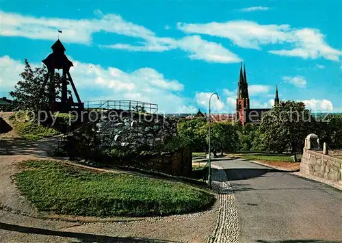 AK / Ansichtskarte Uppsala Domkyrkan och Gunillaklockan Domkirche und der Gunilla Glockenturm Uppsala