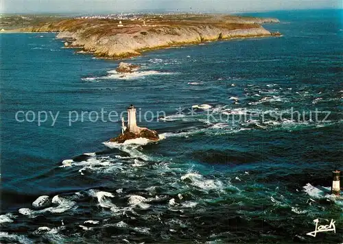 AK / Ansichtskarte Pointe_du_Raz La pointe et le phare de la Vieille vue aerienne Pointe_du_Raz