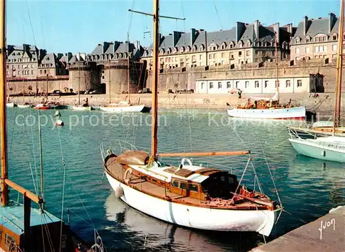 AK / Ansichtskarte Saint Malo_Ille et Vilaine_Bretagne Un coin du Port de plaisance et la Grande Porte Saint Malo_Ille et Vilaine