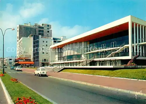 AK / Ansichtskarte Royan_Charente Maritime Le Palais des Congres et lavenue de Pontaillac Royan Charente Maritime