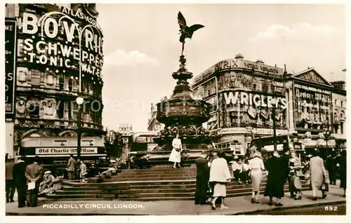 AK / Ansichtskarte London Piccadilly Circus Fountain London