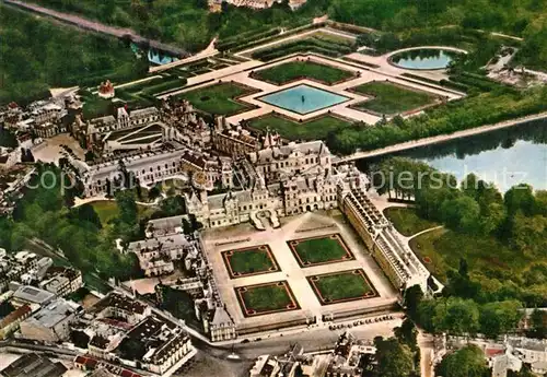 AK / Ansichtskarte Fontainebleau_Seine_et_Marne Chateau vue aerienne Fontainebleau_Seine