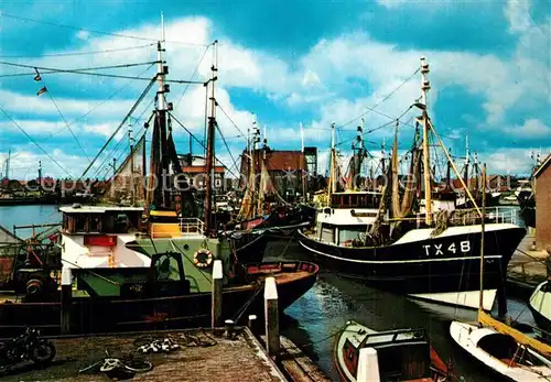 AK / Ansichtskarte Texel Haven Ouderschild Fischereihafen Fischkutter Texel