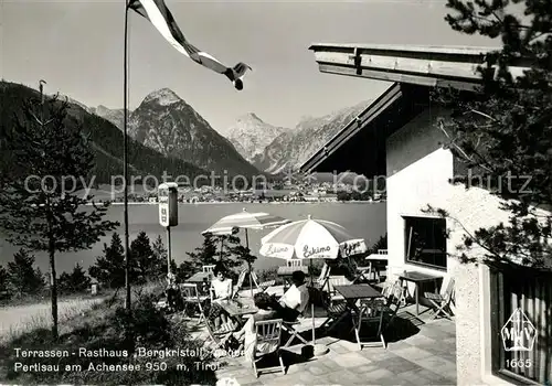 AK / Ansichtskarte Pertisau_Achensee Terrassen Rasthaus Bergkristall Blick ueber den See Alpenpanorama Pertisau Achensee
