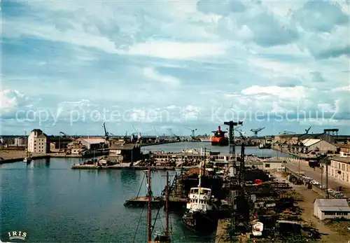 AK / Ansichtskarte Saint Nazaire_Loire Atlantique Vue generale des Chantiers prise de la terrasse panoramique sur la base sous marine Saint Nazaire