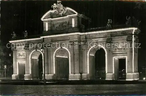 AK / Ansichtskarte Madrid_Spain Puerta de Alcaia illuminada Madrid Spain