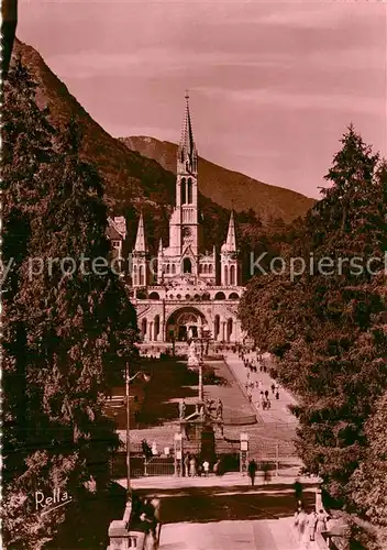 AK / Ansichtskarte Lourdes_Hautes_Pyrenees La Basilique Lourdes_Hautes_Pyrenees