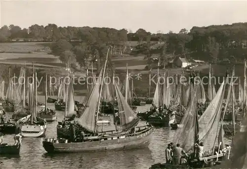 AK / Ansichtskarte Douarnenez Sardiniers au port Douarnenez