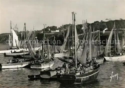 AK / Ansichtskarte Douarnenez Sardiniers au port Douarnenez
