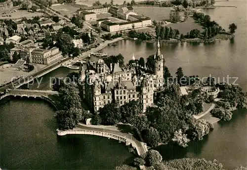 AK / Ansichtskarte Schwerin_Mecklenburg Schloss Fliegeraufnahme Schwerin_Mecklenburg