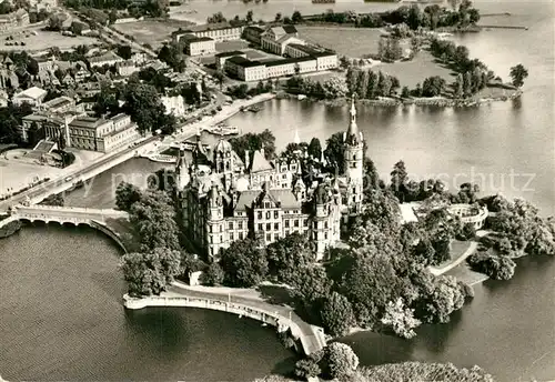 AK / Ansichtskarte Schwerin_Mecklenburg Schloss Fliegeraufnahme Schwerin_Mecklenburg