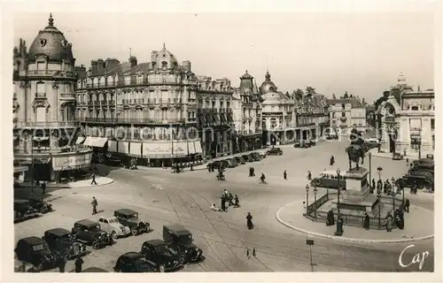 AK / Ansichtskarte Orleans_Loiret Place du Martroi vers les banques et le grand cafe Orleans_Loiret