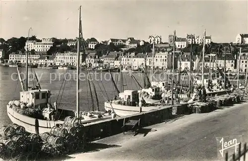 AK / Ansichtskarte Audierne Le Port Au fond le quai Jean Jaures Audierne