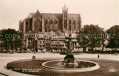 AK / Ansichtskarte Metz_Moselle Place de la Comedie et la Cathedrale Metz_Moselle