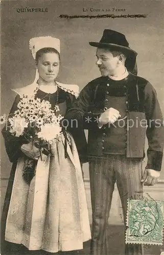 AK / Ansichtskarte Quimperle La Cour a la ferme Marriage Costumes Hochzeitstrachten Quimperle