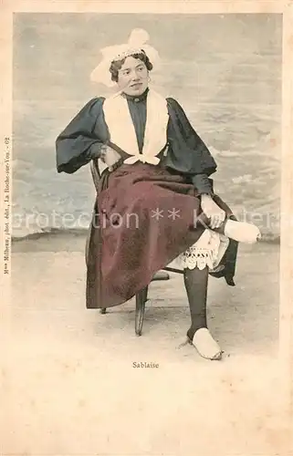 AK / Ansichtskarte Les_Sables d_Olonne Jeune femme Costume Sablaise Trachten Les_Sables d_Olonne