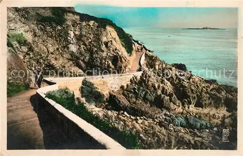 AK / Ansichtskarte Saint Quay Portrieux La Promenade le long de la Cote Sauvage Saint Quay Portrieux