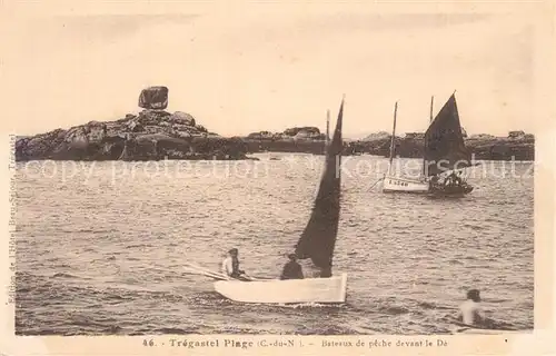 AK / Ansichtskarte Tregastel Bateaux de peche devant le De Tregastel