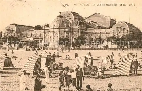 AK / Ansichtskarte Royan_Charente Maritime Le Casino Municipal et les tentes Royan Charente Maritime